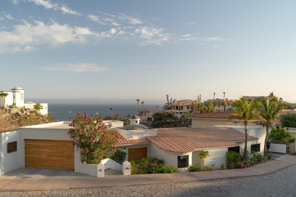 Los Cabos La Cima This House perfectly located in El Tezal Cabo San Lucas offer less than 5 minutes drive to El medano beach, costco, Soriana super market(24hrs) school, hospital walmart and many restaurants, with also ocean – 11 Camino Del Pacífico, Cabo San Lucas, BS