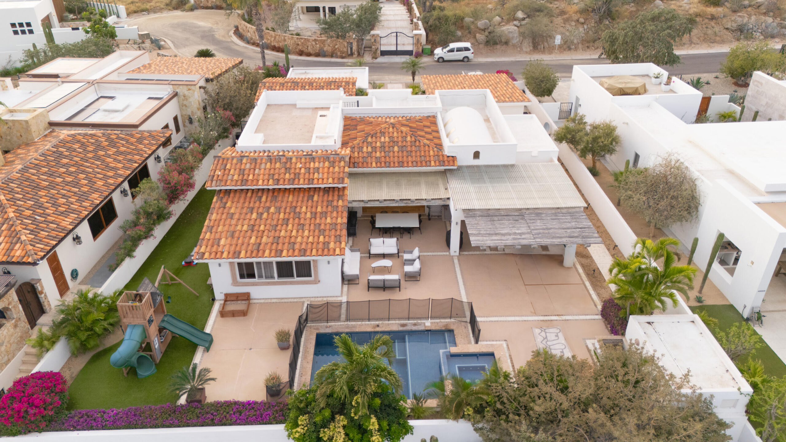 Los Cabos Cresta Del Mar Mediterranean-style Home with a poolside bar and generously proportioned patio with its water features, putting green, pool and spa create a playful inviting atmosphere where friends and family will want to gather. Sunset cocktails atop the rooftop deck with its arch for sale