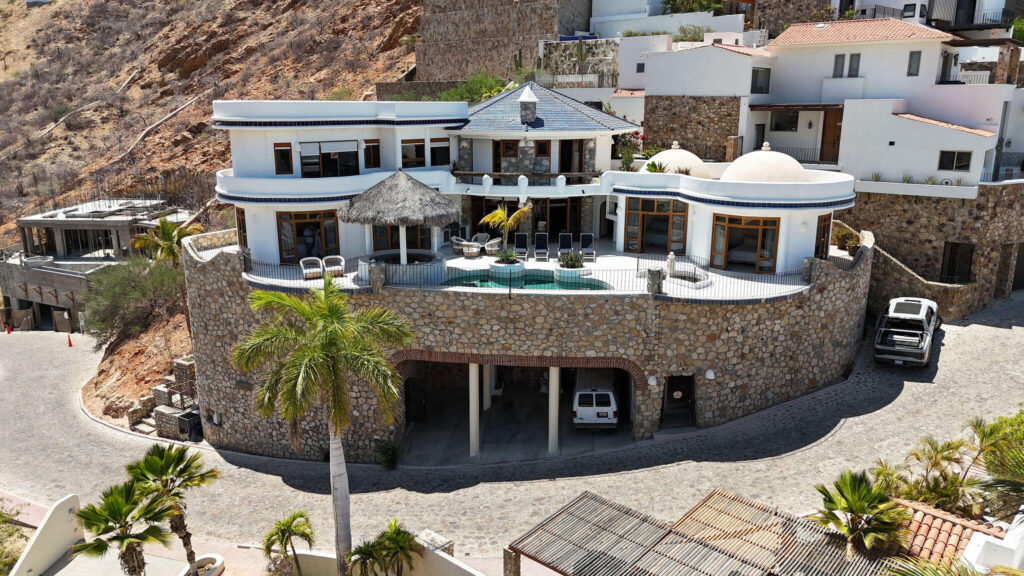 Los Cabos Pedregal Csl Welcome to the house of your dreams, or translated, Casa de los Sueños!! Nestled in the serene and established community of Pedregalito, this fully remodeled, move-in-ready home combines contemporary style with expansive living spaces. Just steps from the iconic Pedregal Beach, Casa de los Sueños features breathtaking ocean – 175 Camino Grande, Cabo San Lucas, BS