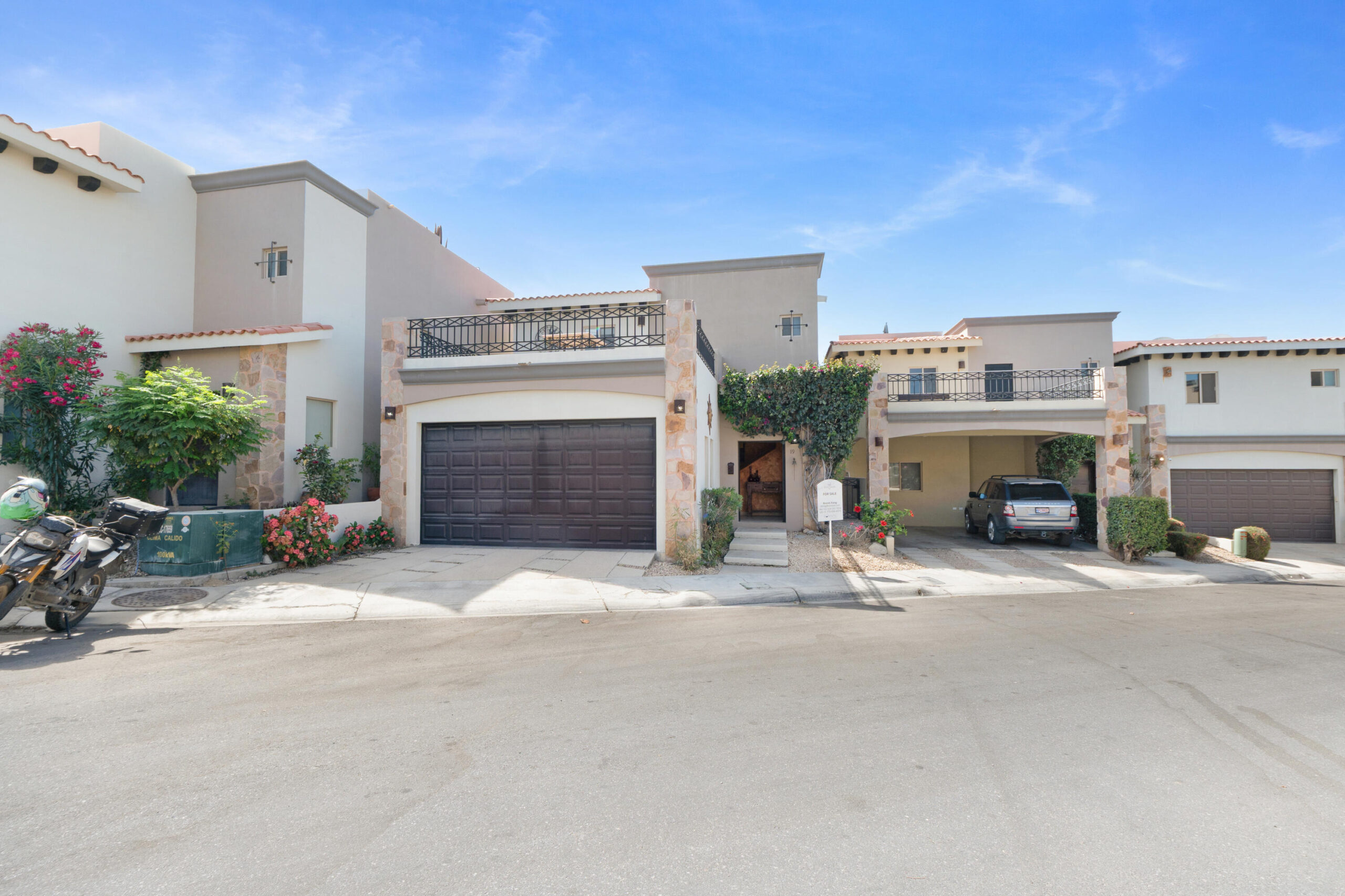 Los Cabos Terranova Beautiful turnkey two-story corner home located in the gated community of Terranova Residencial. The main level offers an inviting living and dining area, a kitchen with granite countertops and pantry. Also a flex room ideal as a guest bedroom or home office.The second level features three bedrooms, including a spacious primary suite with walk-in closet, bathtub, and double vanity, plus two additional bedrooms connected by a Jack-and-Jill bathroom.Enjoy a private backyard with an 80 m² garden, swimming pool, and BBQ area, perfect for entertaining. The rooftop terrace with pergola and BBQ area offers beautiful sunset for sale