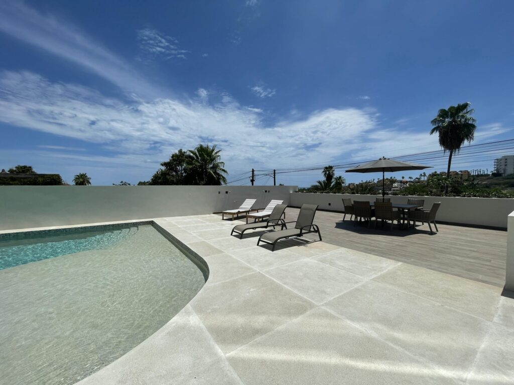 Los Cabos Vista Vela Sunset Penthouse fully furnished and turnkey, located in VistaVela Sunset. This PH features spacious interiors, an open-concept living and dining area, and a fully equipped kitchen with appliances included. The unit comes completely furnished, ready to move in or start generating rental income immediately.The highlight of the property is its oversized private rooftop terrace, offering ample space to design and create any concept you envision -- from a lounge area, outdoor kitchen, jacuzzi, or entertainment space. Ideal for those looking to customize their outdoor living experience and maximize the Cabo lifestyle.Amenities:6 swimming poolsFully equipped fitness centerClubhousePadel and pickleball courtsLandscaped gardens and green areasPutting green24/7 gated security – 1ro de mayo, San Jose del Cabo, BS