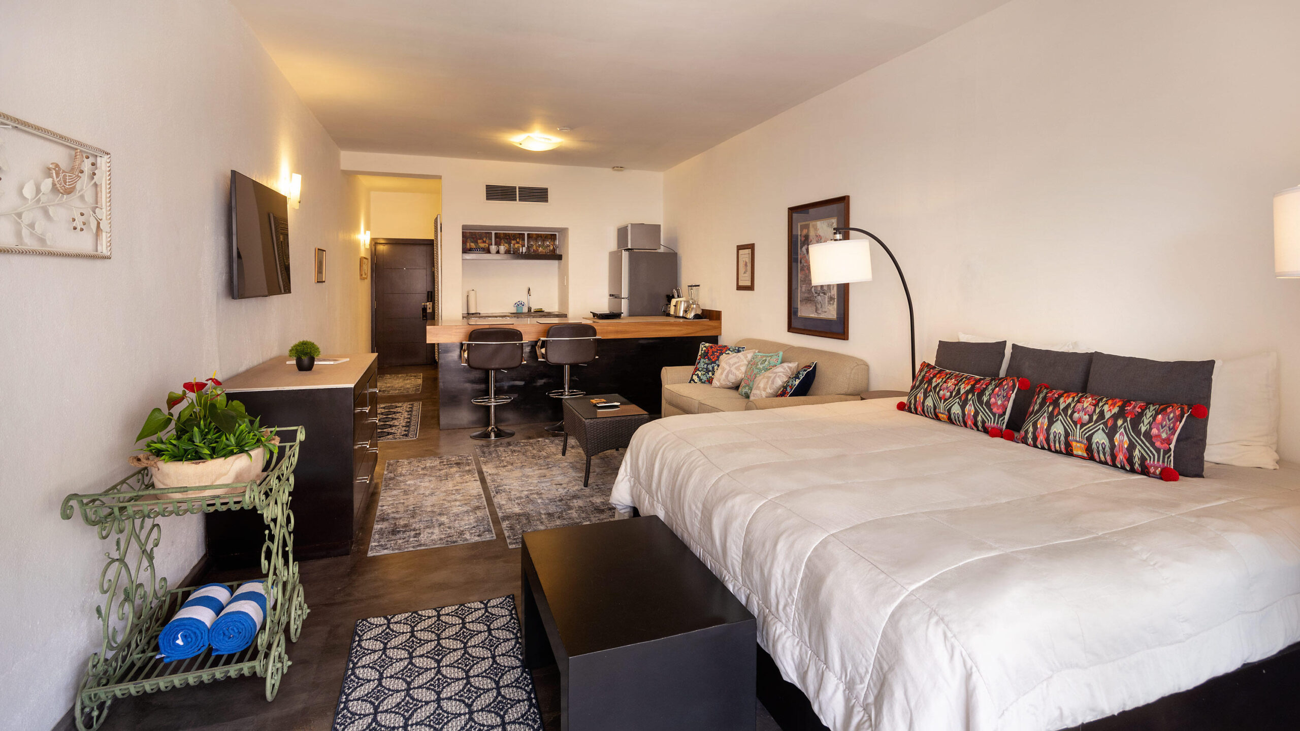 Los Cabos Punto Nima Welcome to Unit 506 at Punta Nima, a beautifully appointed fifth-floor residence offering sweeping 180-degree for sale