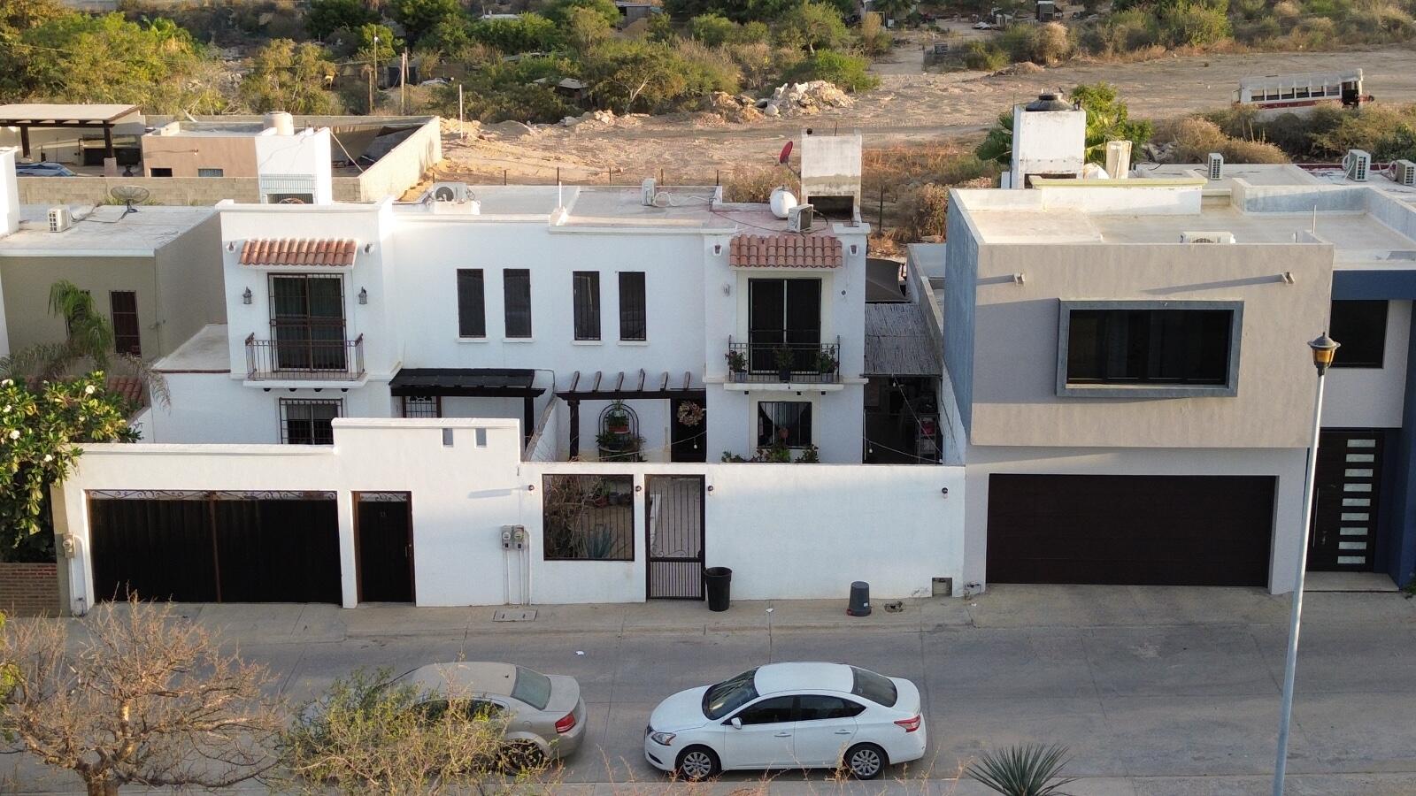 Los Cabos La Cima This House perfectly located in El Tezal Cabo San Lucas offer less than 5 minutes drive to El medano beach, costco, Soriana super market(24hrs) school, hospital walmart and many restaurants, with also ocean for sale