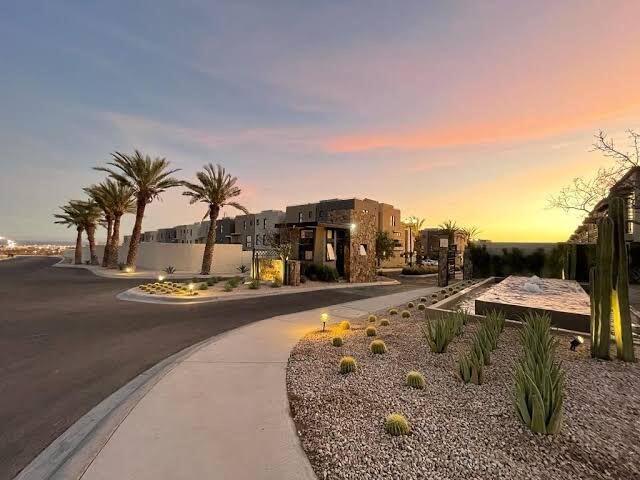 Los Cabos Colinas De Cabo Baja VENDEDOR MOTIVADO, ¡Invierte en esta Oportunidad Única! ¡No dejes pasar esta propiedad!. PROYECTO PARA CONDOS O CASA EN PRE-CONSTRUCCIÓN OBRA NEGRA. Se vende en su estado actual. Incluye permisos de construcción, licencia y planos. ZONIFICACIÓN H-2. Se permite construir hasta dos niveles más un rooftop. panoramico con vistas al Océano Pacífico. A solo minutos de Pueblo Bonito Sunset, Campo de Golf Quivira y su área gastronómica. Está a solo 5 minutos del vibrante centro de Cabo San Lucas, la Marina, vida nocturna y excelentes restaurantes. INCLUYE UNA CISTERNA DE AGUA DE 40 MIL LITROS. DOS COCHERAS.Se requiere notificación con 24 horas de anticipación para visitas. for sale