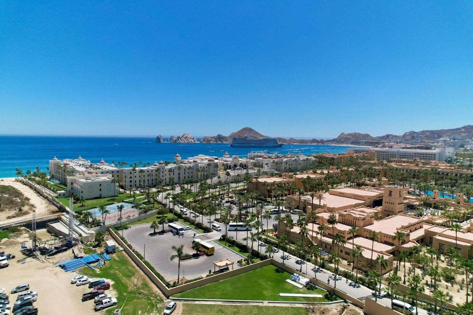 Los Cabos La Mar Modern condo located in El Tezal, Cabo San Lucas, offering 97.7 m² (1,051 sq ft) of well-designed living space. This fully furnished unit features 2 bedrooms, 2 full bathrooms, and an open-concept living, dining, and contemporary kitchen area. The development offers a community pool, BBQ area, and 24/7 security. Conveniently located near beaches, shopping centers, restaurants, hospitals, and the Cabo tourist corridor. Ideal for full-time living or as an investment with strong rental potential. for sale