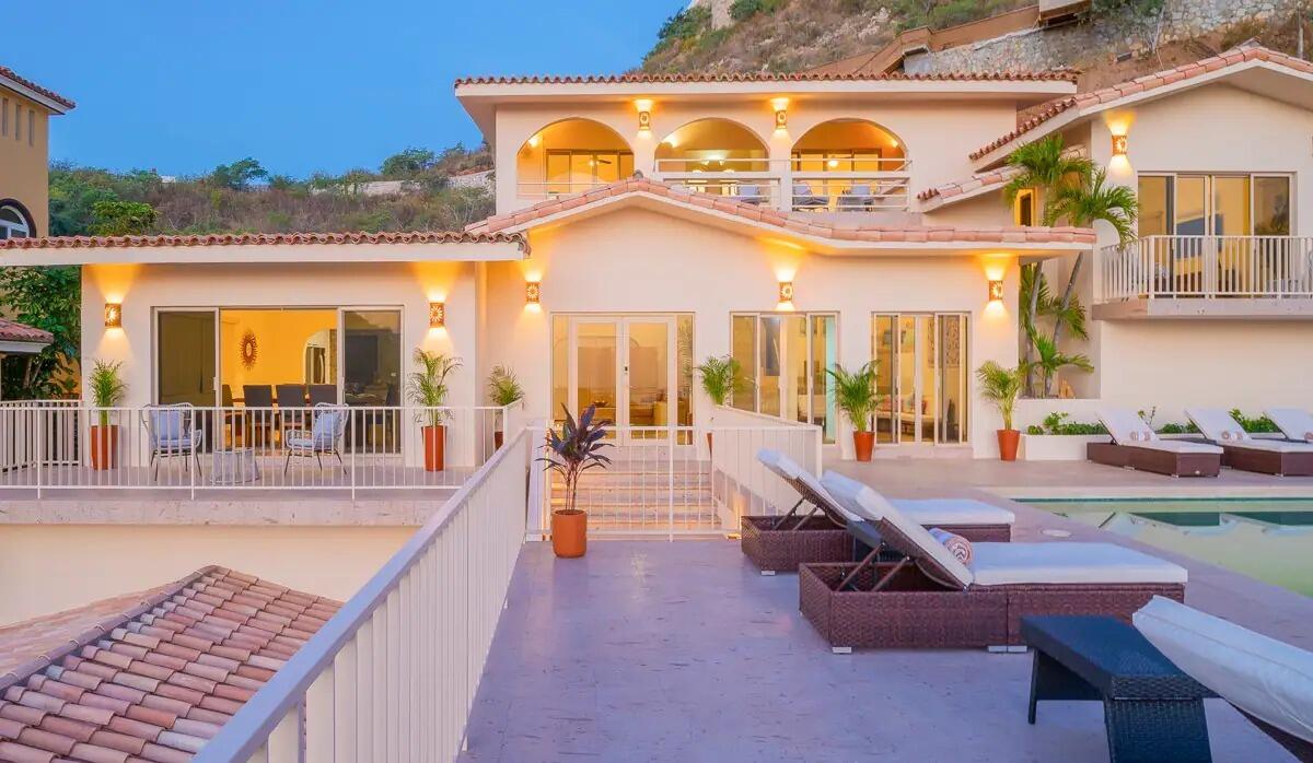 Los Cabos Pedregal Csl Discover Casa Rosa in the exclusive Pedregal of Cabo San Lucas! This cozy home has a proven rental history, ideal for investors or as a second home with high return potential. Its smart layout creates a warm, functional space to enjoy with family or friends. Includes a private room with full bath, perfect for guests or rental income. Located in a gated community with 24/7 security, tennis courts, spa, private beach access, and close to the marina, restaurants, and Cabo's vibrant nightlife. Features a beautiful private pool to enjoy the Los Cabos weather. Casa Rosa blends location, comfort, and profitability. for sale