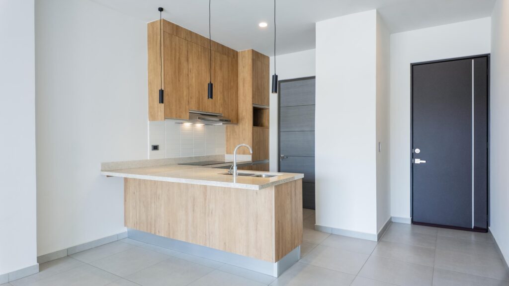 Los Cabos La Mar Modern condo located in El Tezal, Cabo San Lucas, offering 97.7 m² (1,051 sq ft) of well-designed living space. This fully furnished unit features 2 bedrooms, 2 full bathrooms, and an open-concept living, dining, and contemporary kitchen area. The development offers a community pool, BBQ area, and 24/7 security. Conveniently located near beaches, shopping centers, restaurants, hospitals, and the Cabo tourist corridor. Ideal for full-time living or as an investment with strong rental potential. – Camino de acceso a Diamante, Cabo San Lucas, BS