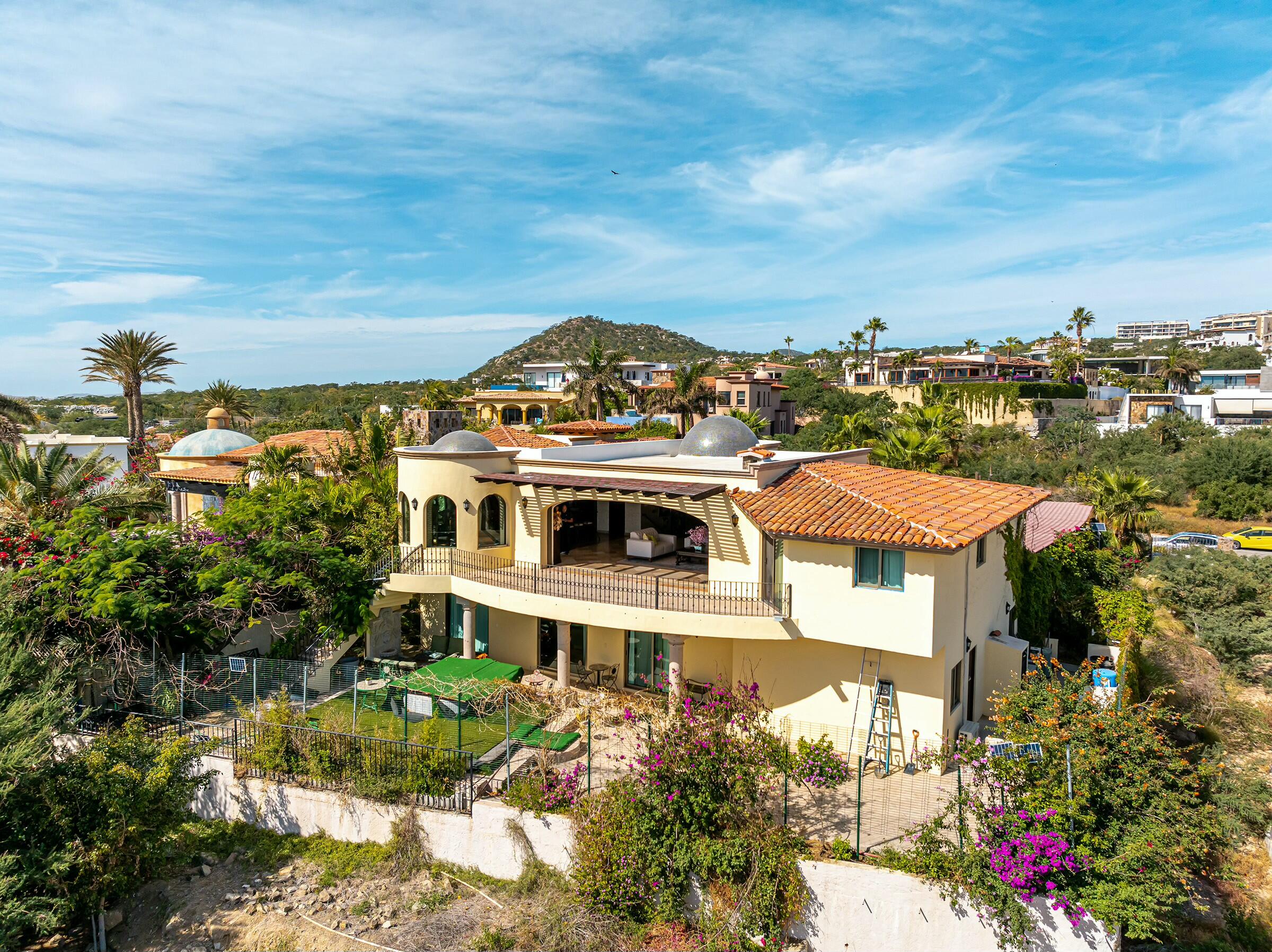 Los Cabos Rancho Paraiso Ests Beautiful 3-bedroom home in Rancho Paraíso Estates, Los Cabos. Located in an exclusive gated community, it offers panoramic ocean for sale