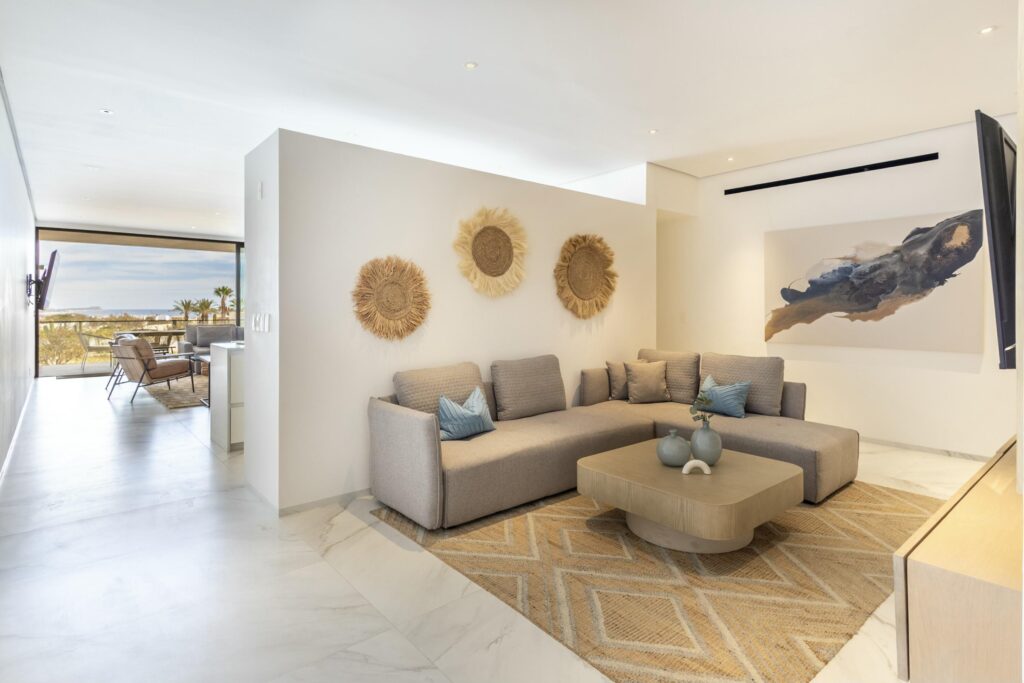 Los Cabos Bahia Del Tezal Located in the desirable ocean side area of Cabo San Lucas, within Bahía del Tezal, this bright and well-maintained 2-bedroom, 2-bathroom condo offers one of the best value opportunities in Cabo. The unit features a functional open layout with great natural light, a clean and inviting living space, and move-in ready condition. Ideal for full-time living, a vacation getaway, or a rental investment. Just minutes to Medano Beach and close to shopping, dining, and grocery stores. A great opportunity for savvy buyers seeking rental income potential and strong value. The building offers a rooftop common area with pool, lounge area, and ocean, city, and mountain – CORA SUNRISE FURNISHED, San Jose del Cabo, San Jose del Cabo, BS