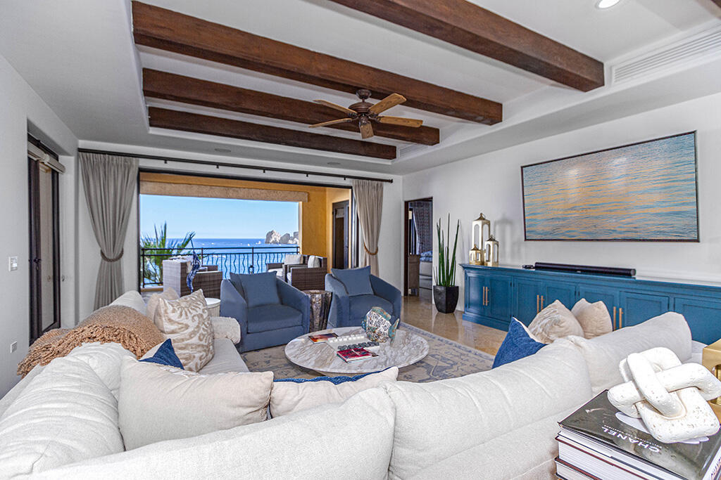 Los Cabos Villa La Estancia Situated on the 5th floor at Villa La Estancia in Cabo San Lucas, Villa 1509 is a full-ownership two-bedroom, three-bath condominium offering a total of 2,162.76 sq. ft., with 1,678.56 sq. ft. of interior living space. The residence sits nine units back from the ocean and offers steady – Hacienda Beachclub & Residence, Cabo San Lucas, BS