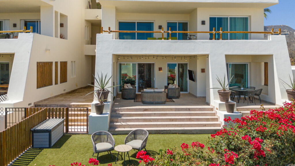 Los Cabos La Vista Welcome to La Vista D101, a beautifully renovated ground-floor corner condo that perfectly blends comfort, style, and convenience. This bright and spacious 3-bedroom, 3-bathroom residence offers partial sea – KM 29 Carretera Transpeninsular, San Jose del Cabo, BS