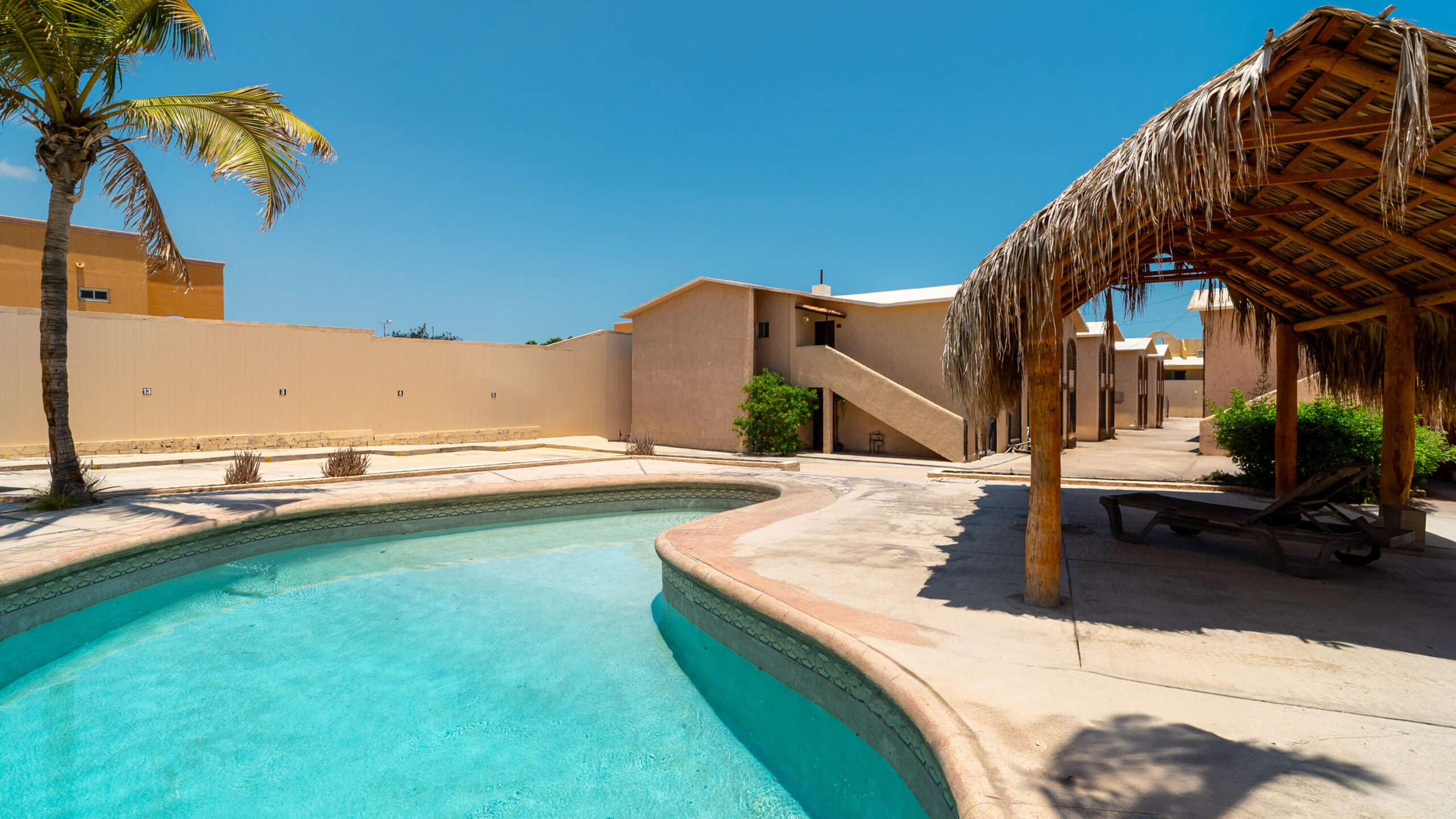 Los Cabos Colinas De Cabo Baja VENDEDOR MOTIVADO, ¡Invierte en esta Oportunidad Única! ¡No dejes pasar esta propiedad!. PROYECTO PARA CONDOS O CASA EN PRE-CONSTRUCCIÓN OBRA NEGRA. Se vende en su estado actual. Incluye permisos de construcción, licencia y planos. ZONIFICACIÓN H-2. Se permite construir hasta dos niveles más un rooftop. panoramico con vistas al Océano Pacífico. A solo minutos de Pueblo Bonito Sunset, Campo de Golf Quivira y su área gastronómica. Está a solo 5 minutos del vibrante centro de Cabo San Lucas, la Marina, vida nocturna y excelentes restaurantes. INCLUYE UNA CISTERNA DE AGUA DE 40 MIL LITROS. DOS COCHERAS.Se requiere notificación con 24 horas de anticipación para visitas. for sale