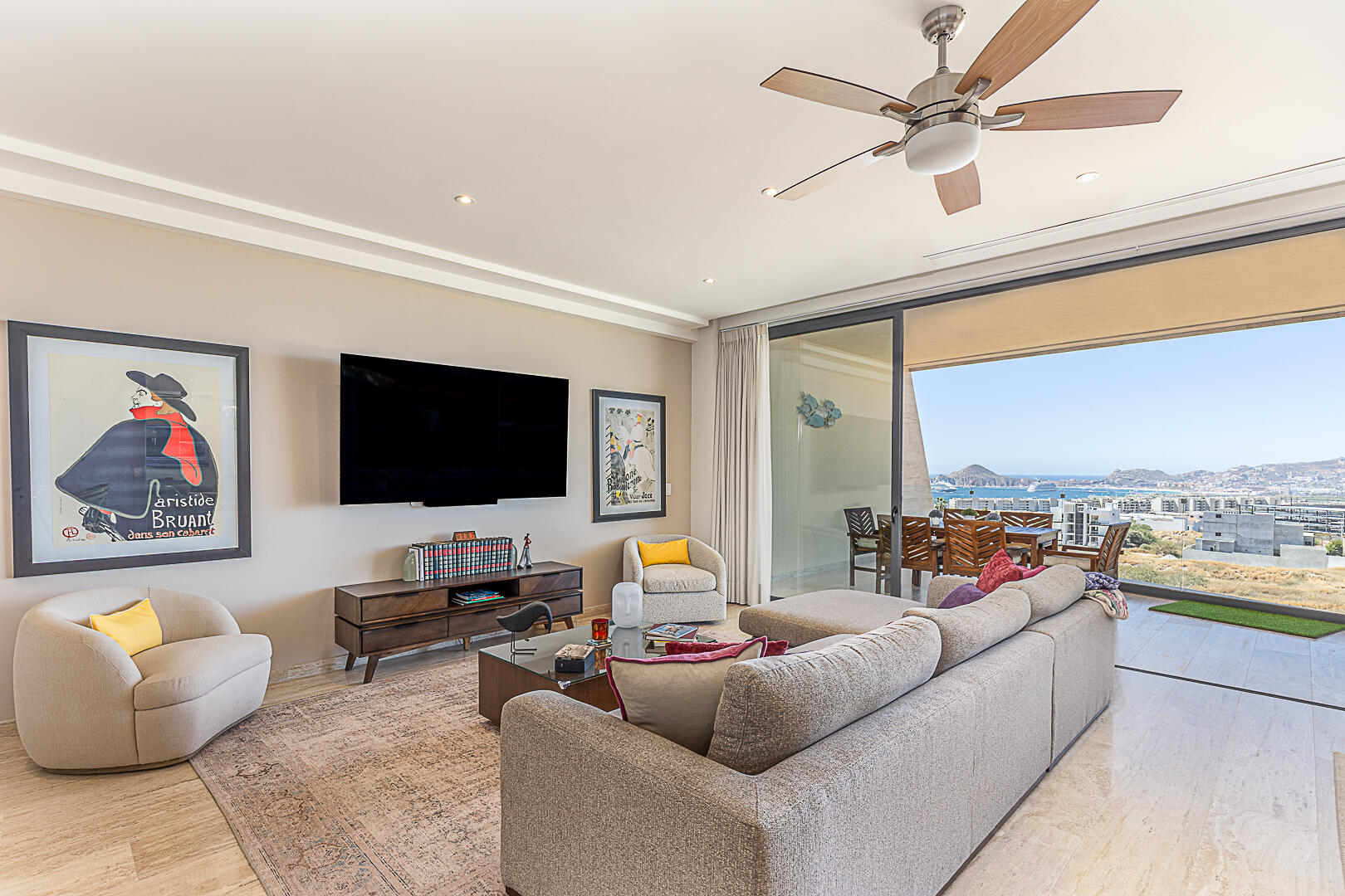 Los Cabos Castellana Residencial ~Descubre el equilibrio perfecto entre confort, ubicación y estilo de vida en este departamento en Castellana Residencial, una de las comunidades mejor ubicadas y de mayor crecimiento en San José del Cabo. Cuenta con acceso controlado 24/7, seguridad privada, cortinas antihuracanes, cuarto de lavado y aires acondicionados inverter que combinan comodidad y eficiencia.~Diseñado para quienes buscan su primera vivienda o dar el siguiente paso hacia la independencia, ofrece espacios funcionales, iluminación natural y una distribución pensada para el día a día.~Disfruta de amenidades privadas ideales para relajarte o compartir con familia y amigos. Su ubicación estratégica brinda acceso rápido a vialidades principales, comercios, oficinas y servicios. for sale
