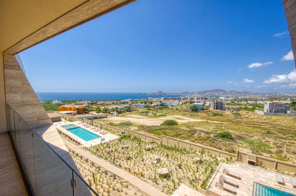 Los Cabos Puerta Cabos Village Excellent investment opportunity in Puerta Cabo Village, one of the most sought-after areas in Cabo San Lucas. This 2-bedroom, 2-bathroom apartment is sold fully equipped, ready to move in or continue operating as a vacation rental.It has a pleasant terrace and well-distributed spaces that provide comfort and functionality. Its strategic location, a short walk from El Médano Beach, makes it a highly attractive property for tourists.The property has a proven track record on Airbnb, allowing you to continue generating income from day one without interruption. Ideal for investors or as a second home in Los Cabos, combining profitability, comfort, and proximity to the beach. – Mistiq Penthouse, Cabo Corridor, Cabo Corridor, BS