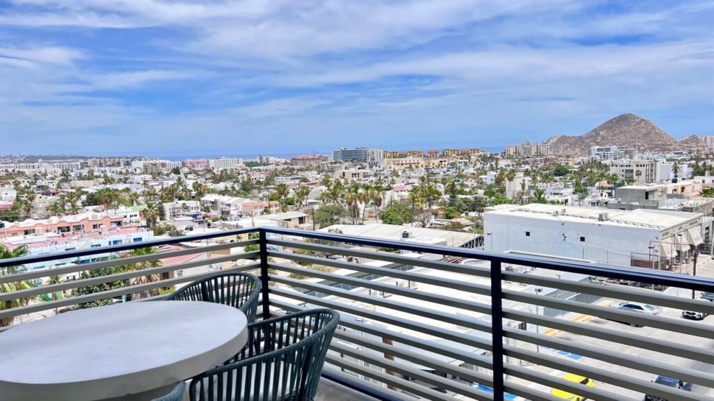 Los Cabos Laguna Vista Beautiful two-story condo featuring 2 bedrooms and 2 full bathrooms, ideally located just 10 min walk to the beach and within walking distance to downtown San Jose del Cabo, the Art District, shops and some of the area's best restaurants. This fully furnished condo is move-in ready and offers the perfect combination of comfort, convenience, and coastal living. – Ocean View Condo, Cabo San Lucas, BS