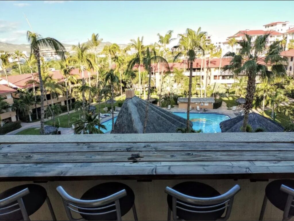 Los Cabos Colinas De Cabo Baja VENDEDOR MOTIVADO, ¡Invierte en esta Oportunidad Única! ¡No dejes pasar esta propiedad!. PROYECTO PARA CONDOS O CASA EN PRE-CONSTRUCCIÓN OBRA NEGRA. Se vende en su estado actual. Incluye permisos de construcción, licencia y planos. ZONIFICACIÓN H-2. Se permite construir hasta dos niveles más un rooftop. panoramico con vistas al Océano Pacífico. A solo minutos de Pueblo Bonito Sunset, Campo de Golf Quivira y su área gastronómica. Está a solo 5 minutos del vibrante centro de Cabo San Lucas, la Marina, vida nocturna y excelentes restaurantes. INCLUYE UNA CISTERNA DE AGUA DE 40 MIL LITROS. DOS COCHERAS.Se requiere notificación con 24 horas de anticipación para visitas. – Paeo de La Marina y Acuario, Cabo San Lucas, BS