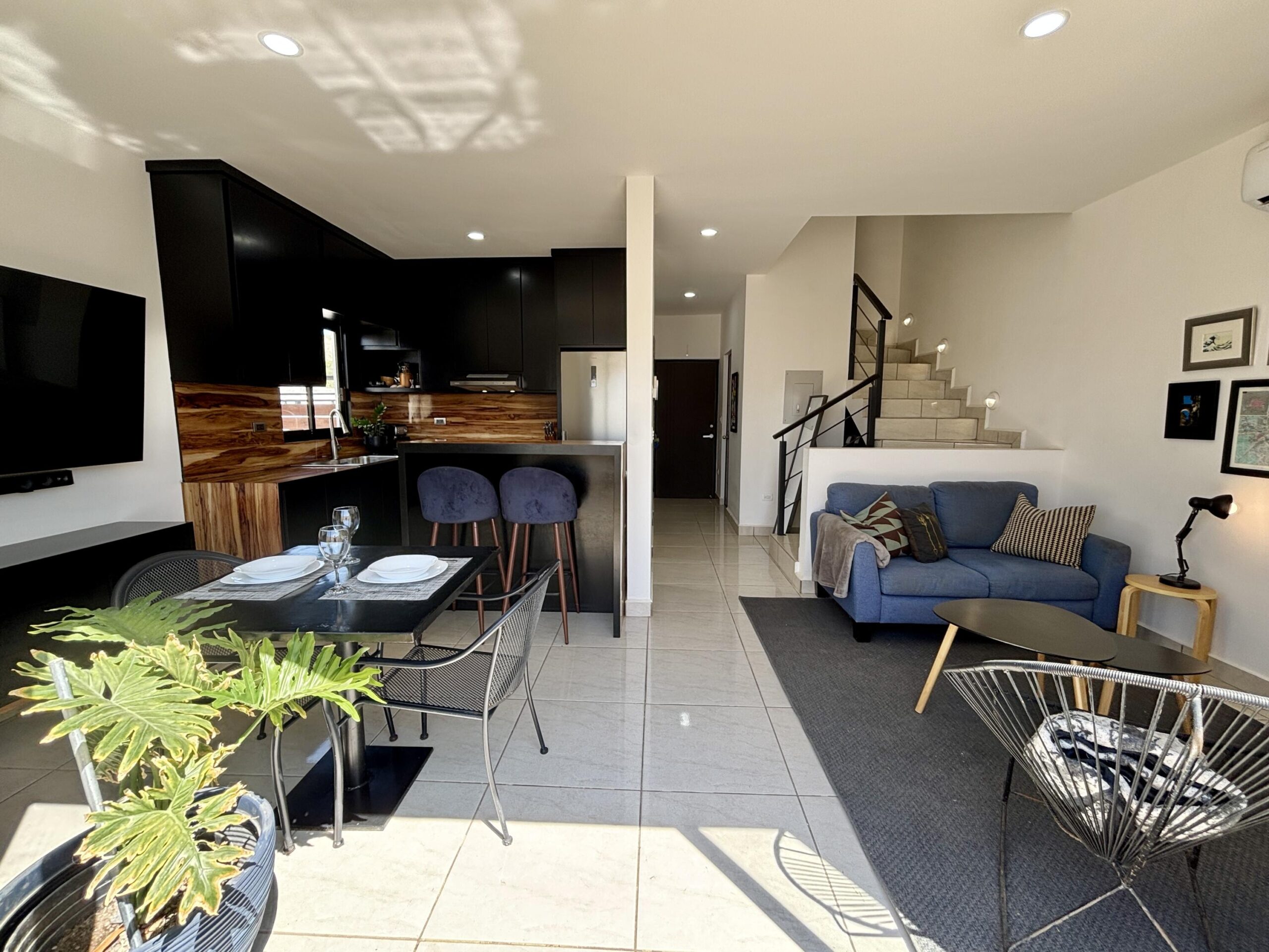 Los Cabos Terranova Terranova Residencial Hermosa casa amueblada y lista para habitar. Cuenta con 3 amplias recámaras (2 con terraza), 2.5 baños, sala, cocina y comedor y cisterna de 5,000L. Disfruta del patio privado con asador y horno para pizza.Acceso a áreas comunes con enorme jardín, juegos infantiles, Pet Park, pérgola y asador. Seguridad 24/7 con videovigilancia!* * * * * * * * *This fully furnished house is move-in ready, featuring 3 spacious bedrooms (2 with terraces), 2.5 bathrooms, living room, kitchen, dining area and 5,000 L water cistern. Enjoy a private patio with a BBQ & traditional pizza hovenAccess to common areas with a garden, pergola, kids & pets playground, and BBQ space24/7 security & video recording! for sale