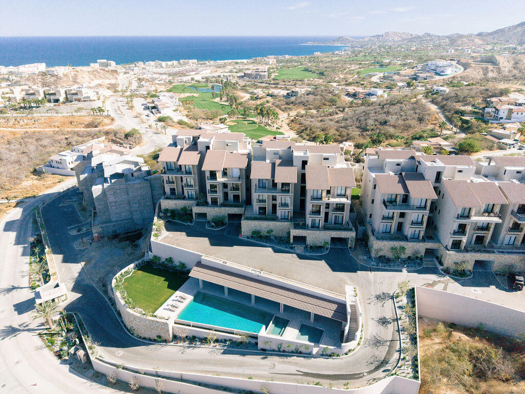 Los Cabos Palmitos Residencial Exceptional ground-floor condo for sale in Palmitos Residencial, located in the growing Jacarandas area of Cabo San Lucas. This fully furnished and professionally decorated 2-bedroom residence offers 151 m² of total space, featuring an oversized private patio ideal for indoor-outdoor living. The condo includes upgraded sliding glass doors and main entrance, high-quality blinds, mini-split A/C units, and a fully equipped kitchen with all appliances included.The community offers a swimming pool, controlled access, and 24/7 security. Conveniently located with quick access to major roads, supermarkets, shopping centers, restaurants, and downtown Cabo San Lucas.Excellent option for full-time living, vacation use, or rental investment with strong rental demand and appreciation potential for sale