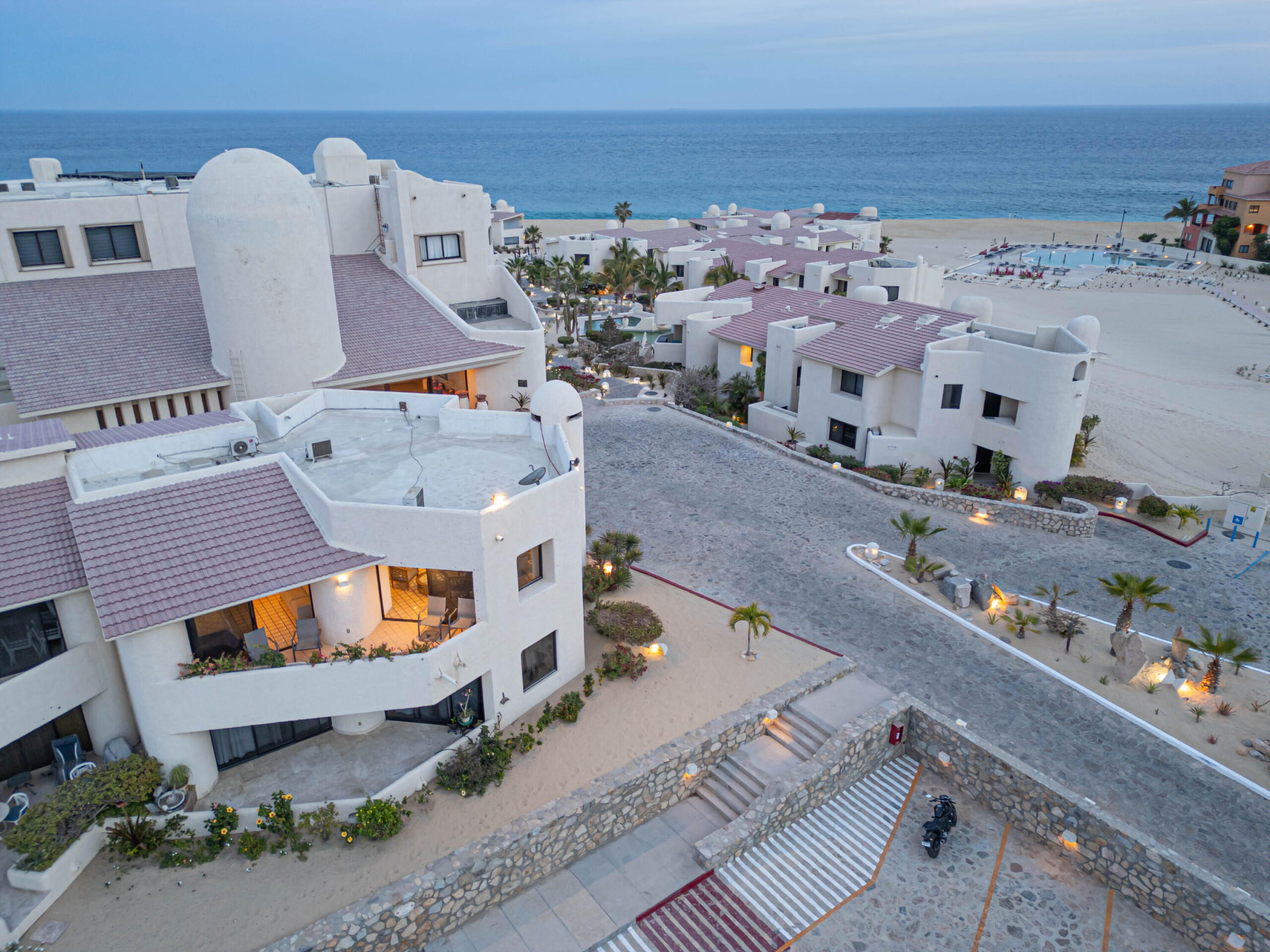 Los Cabos Oceana Wellness Residences Oceana Wellness Residences: Where Luxury Meets Wellness and Sustainability.Step into a life where luxury seamlessly blends with eco-conscious living in one of Los Cabos' only five-star boutique residential communities. Oceana Wellness Residences presents 100 stunning, next-level luxury condos, breathtaking ocean, city, and iconic arch for sale