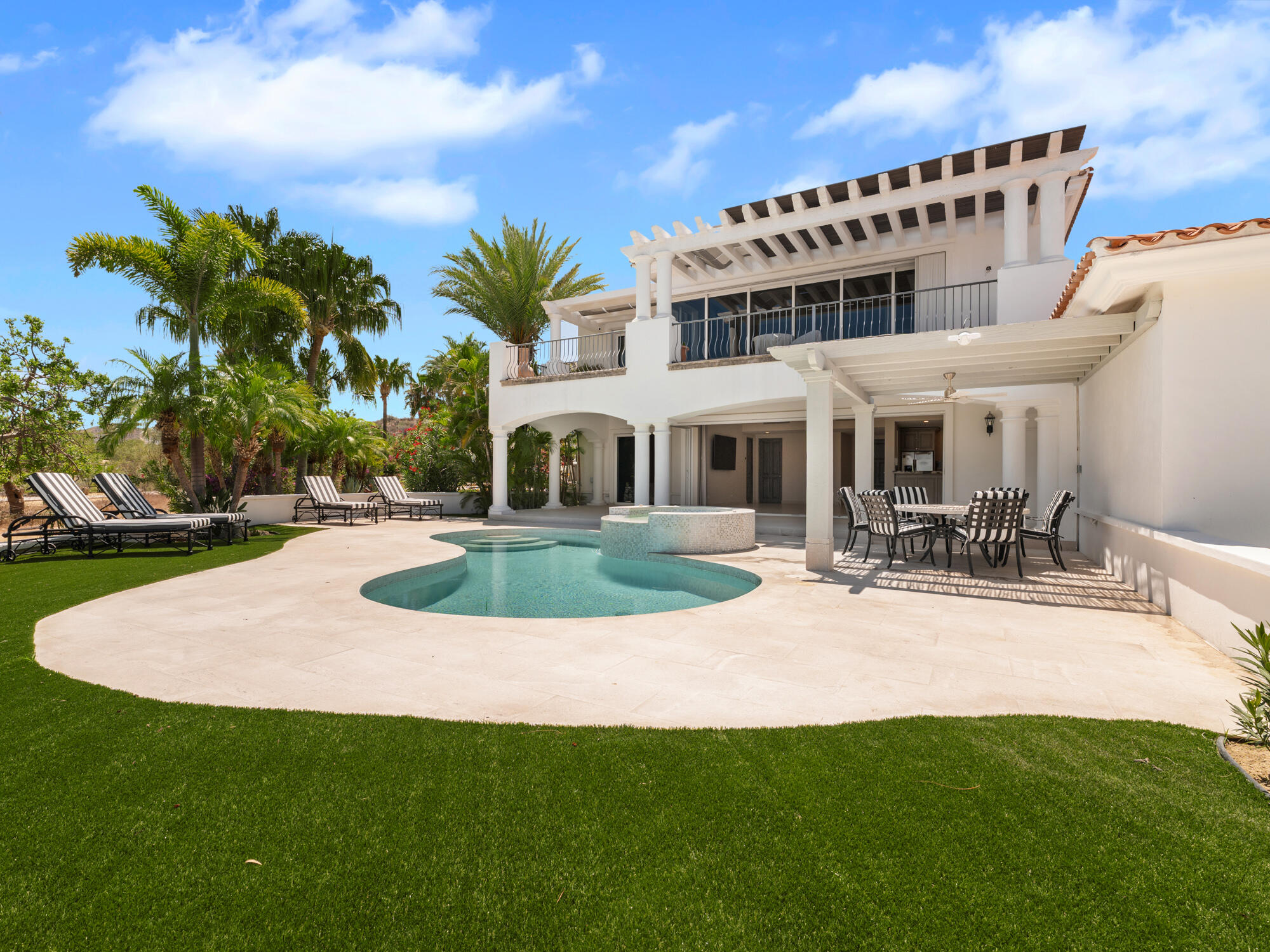 Los Cabos Pedregal Plaza Rare opportunity in Pedregal next to the Marina! This cozy, nicely furnished 3rd floor 2 BEDROOM 2 Bath condo at Plaza San Lucas overlooks the pool and patio area with for sale