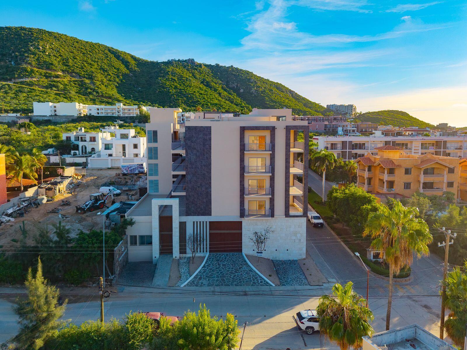 Los Cabos Bahia Del Tezal Condominio ubicado en el tercer nivel, cuenta con una cocina totalmente equipada, con una una isla lo cual la vuelve un área de convivencia, su ubicación se encuentra cerca de áreas recreativas, colegios, hospitales, a tan solo 5 min del mar.el precio fijo en pesos es de for sale