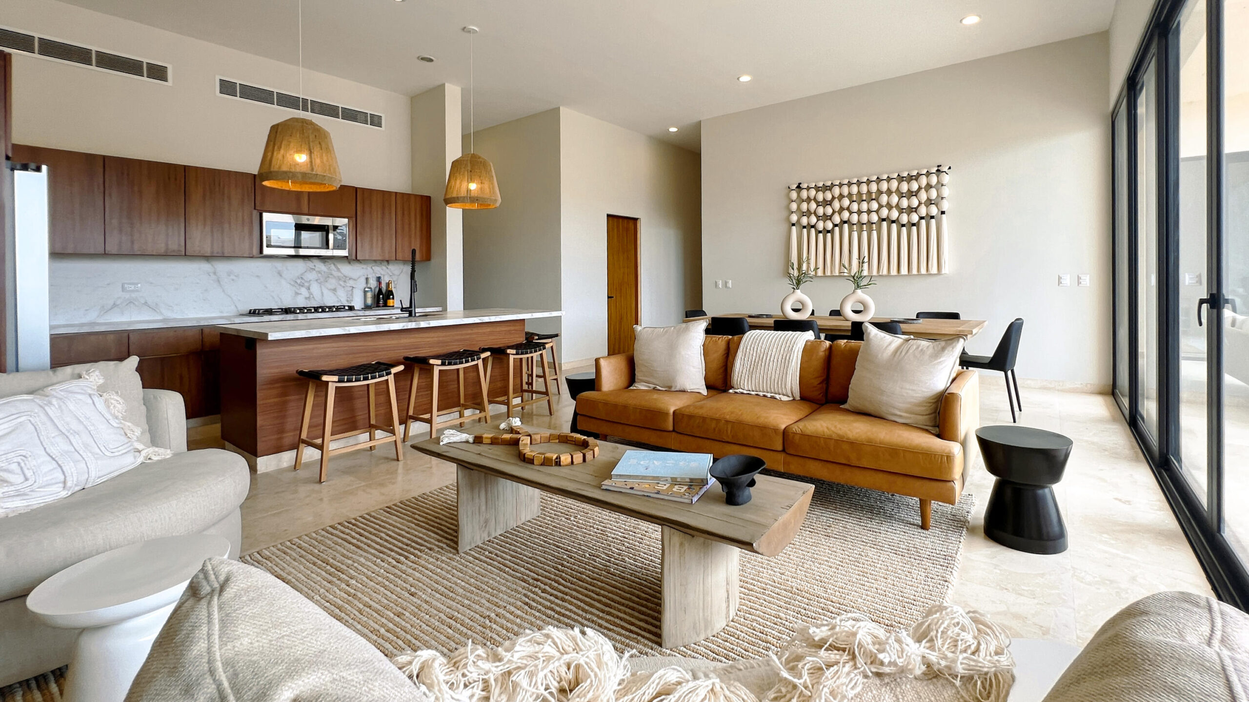 Los Cabos Colinas De Cabo Baja VENDEDOR MOTIVADO, ¡Invierte en esta Oportunidad Única! ¡No dejes pasar esta propiedad!. PROYECTO PARA CONDOS O CASA EN PRE-CONSTRUCCIÓN OBRA NEGRA. Se vende en su estado actual. Incluye permisos de construcción, licencia y planos. ZONIFICACIÓN H-2. Se permite construir hasta dos niveles más un rooftop. panoramico con vistas al Océano Pacífico. A solo minutos de Pueblo Bonito Sunset, Campo de Golf Quivira y su área gastronómica. Está a solo 5 minutos del vibrante centro de Cabo San Lucas, la Marina, vida nocturna y excelentes restaurantes. INCLUYE UNA CISTERNA DE AGUA DE 40 MIL LITROS. DOS COCHERAS.Se requiere notificación con 24 horas de anticipación para visitas. for sale