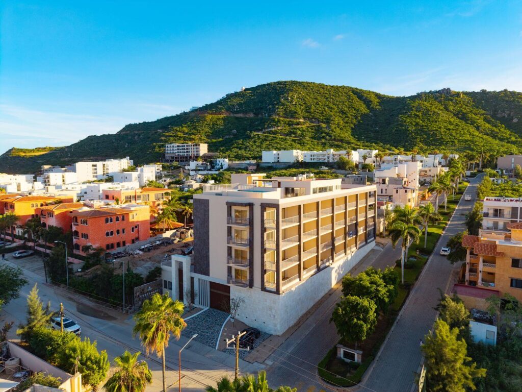 Los Cabos Laguna Vista Beautiful two-story condo featuring 2 bedrooms and 2 full bathrooms, ideally located just 10 min walk to the beach and within walking distance to downtown San Jose del Cabo, the Art District, shops and some of the area's best restaurants. This fully furnished condo is move-in ready and offers the perfect combination of comfort, convenience, and coastal living. – Via de Lerry, Cabo San Lucas, BS