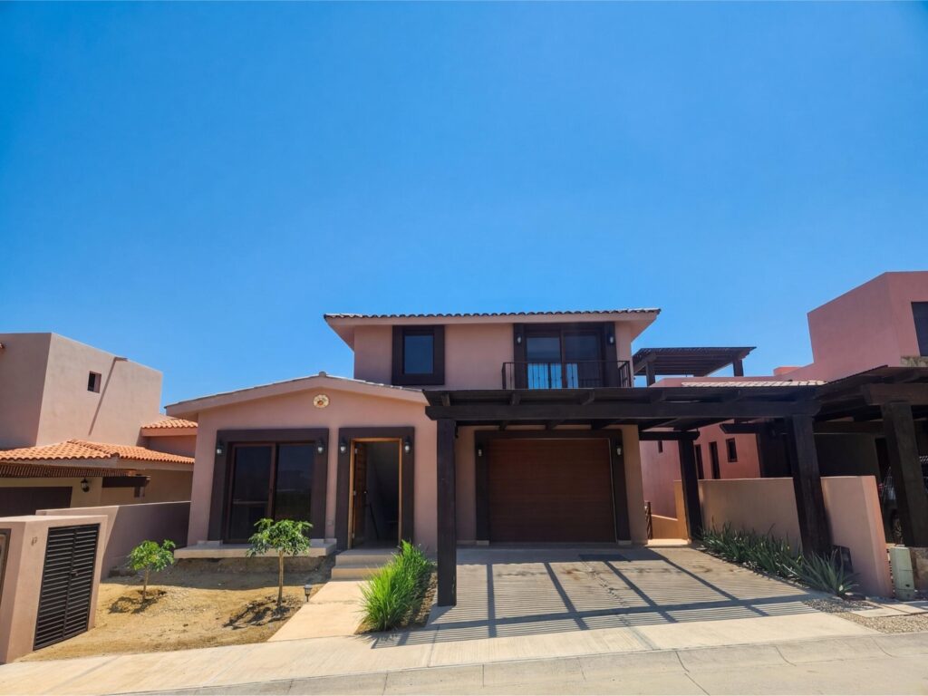 Los Cabos Cumbre Del Tezal Luxury finishes include marble flooring, wood kitchen with granite countertops, built-in wooden closets in all bedrooms, and vanities with tempered glass shower doors in all 3.5 baths. Fully equipped with 5 Gree inverter mini-split A/C units (3 × 1-ton, 2 × 2-ton), LG 22' French Door refrigerator, Whirlpool gas stove, and 1.7 cu ft microwave hood. Additional features: rooftop with bar, grill & sink, private terrace, storage, WiFi smart lock, private 5,000-liter cistern, and termite prevention system. Community: pool, gym, sports courts, kids' area, 3 clubhouses & 24/7 gated security – Villa Papaya Lote 69 Campestre, San Jose del Cabo, San Jose del Cabo, BS
